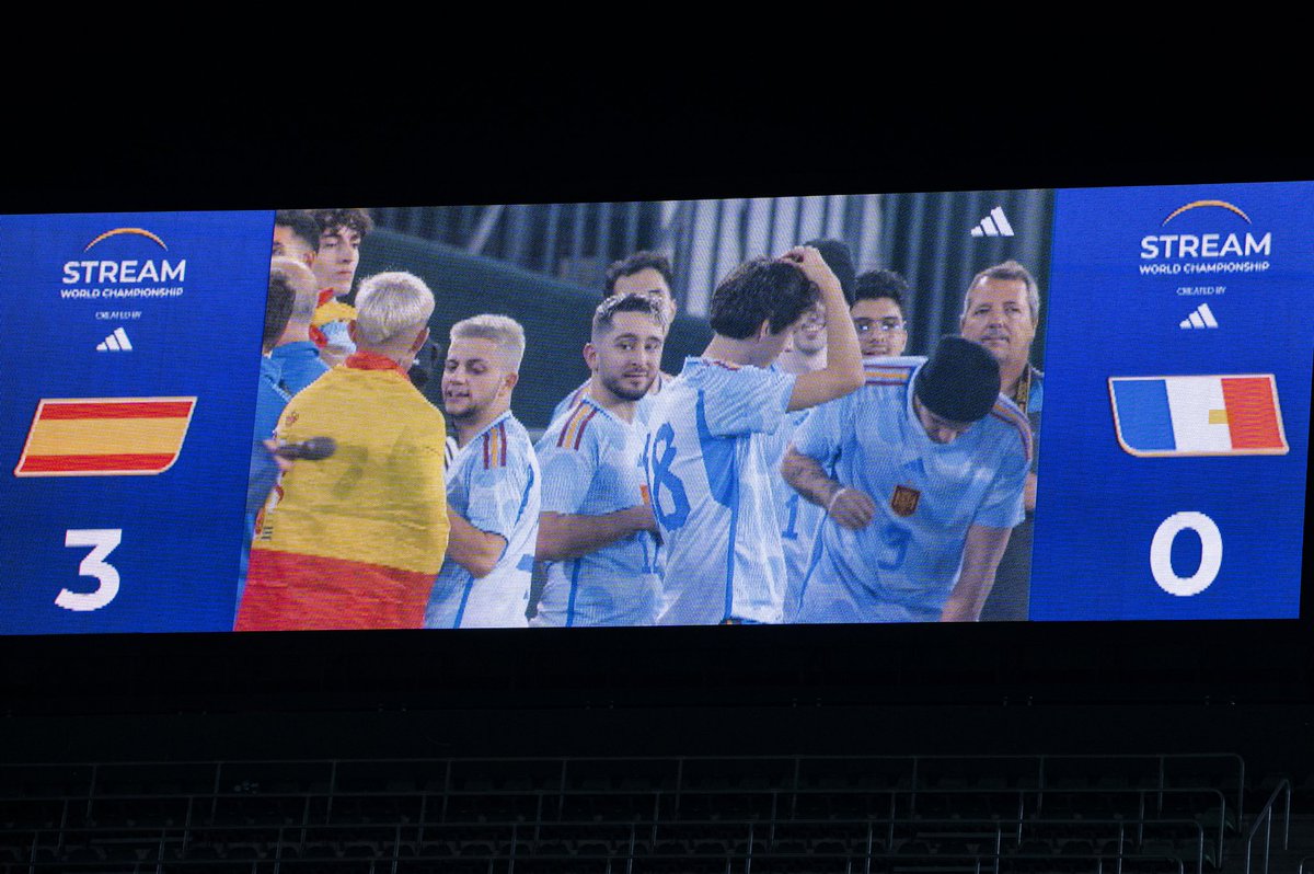 Spursito's tweet photo. No están siendo los mejores días para mis amigos franceses 🇫🇷😭 https://t.co/HdENLRErHO