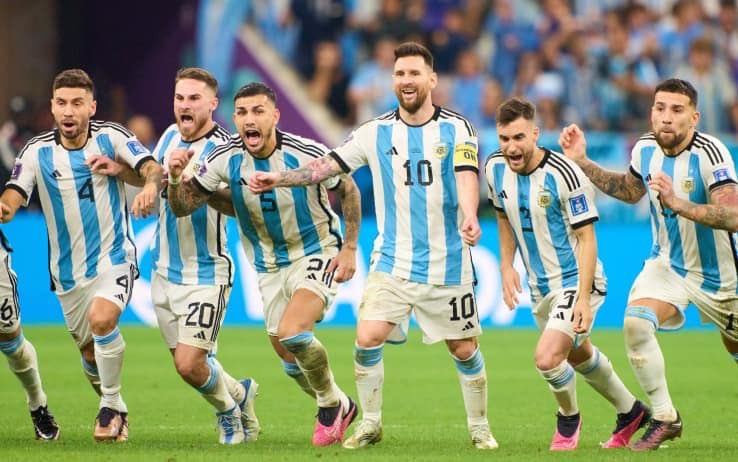 Grazie a <a href="/Argentina/">🇦🇷 Selección Argentina ⭐⭐⭐</a> e <a href="/equipedefrance/">Equipe de France ⭐⭐</a> per il grande spettacolo offerto in questa finale #FIFAWorldCup.
Congratulazioni alla Selección per la vittoria della Coppa del Mondo!
Campeones!🇦🇷🥇