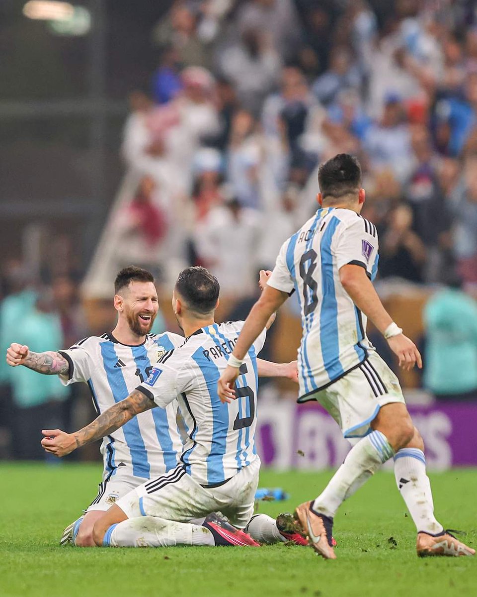 Offsider11's tweet photo. That moment 😍🐐🇦🇷

#WorldCup #Argentina https://t.co/WjwvC0EtgI