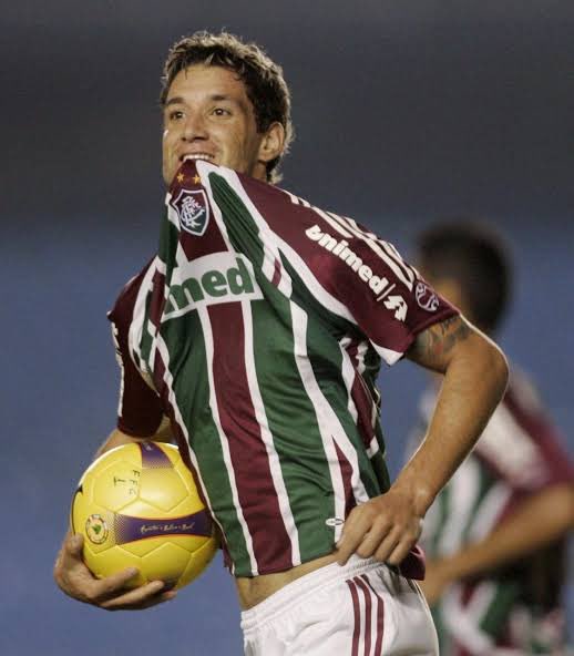 CID6A02's tweet photo. como assim 3 gols numa final e ainda perder??? rs https://t.co/6qaGNPGv4h