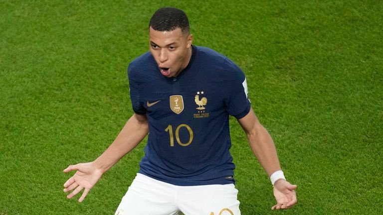 BlytheCrawford's tweet photo. Only four people have ever scored a hat trick in a World Cup final - in time order: @TheGeoffHurst , @CarliLloyd , @amycokayne , and now @KMbappe - all deserved icons of their sport and the history books! ⚽️ 🏉 👏👏👏👏 https://t.co/yU4XTzBlfg