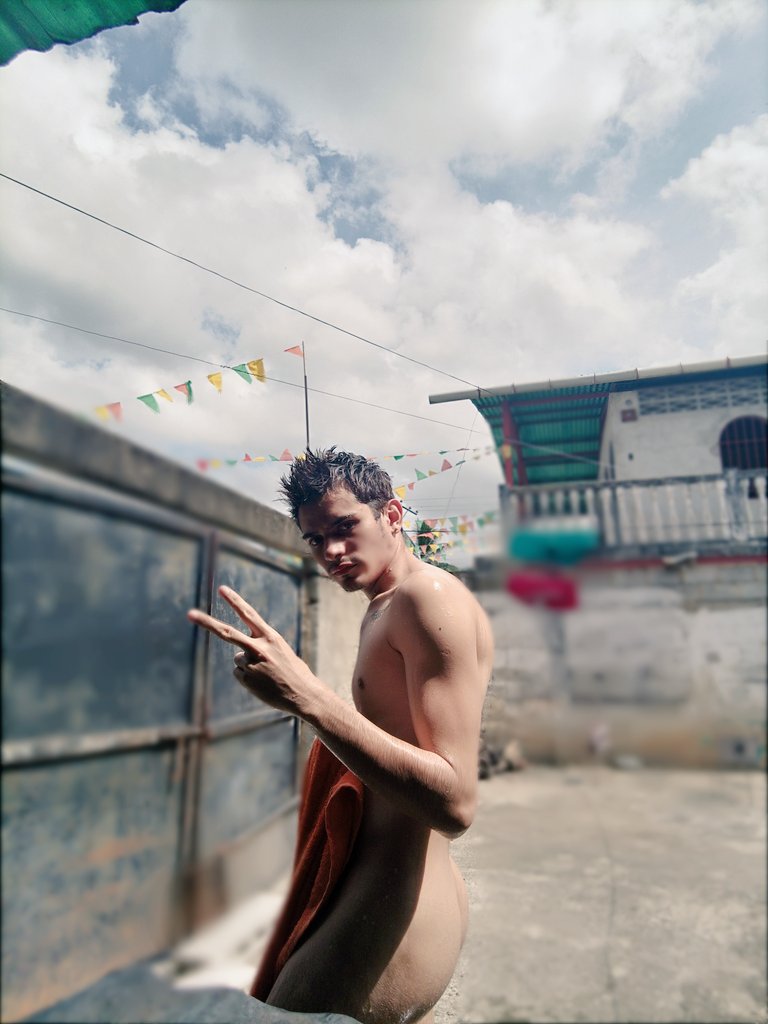 Jose_bap_'s tweet photo. Una buena ducha al aire libre 🥵😈👻 https://t.co/QzTbXAt5oH