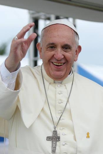 alexielus's tweet photo. El papa Francisco ayer cumplió 86 años, vaya regalo para el papa futbolero🇦🇷, en el Vaticano hoy también habrá fiesta🎉
Enhorabuena para Don Jorge Mario Bergoglio.
#FIFAWorldCup #ARGFRA https://t.co/Ltqp90gejt