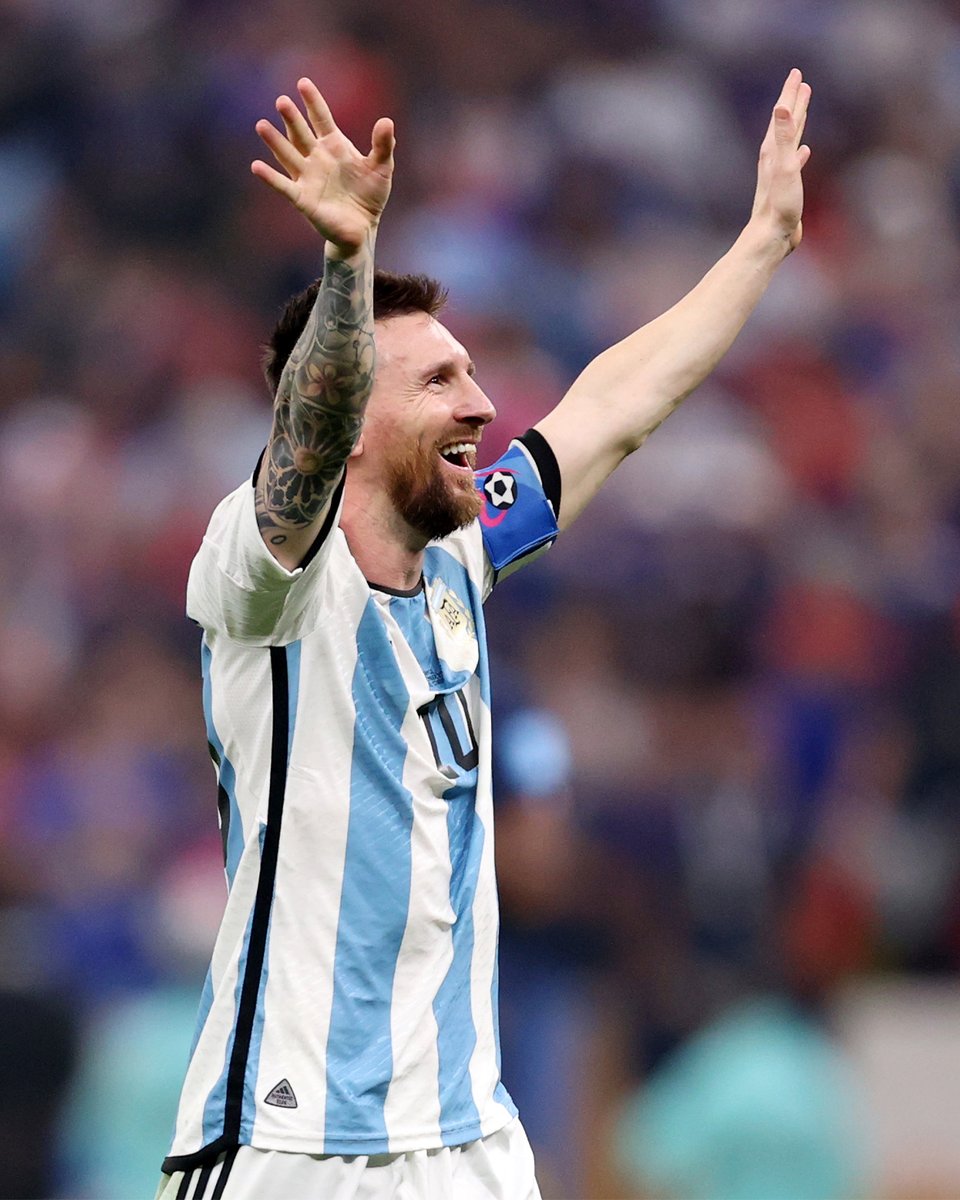 ESPNDeportes's tweet photo. ¡VENÍ VENÍ, CANTA CONMIGO, QUE UN AMIGO VAS A ENCONTRAR, QUE DE LA MANO, DE LEO MESSI, TODA LA VUELTA VAMOS A DAAAAR! 🇦🇷 🤩

#Qatar2022 https://t.co/7zjmj34CJD
