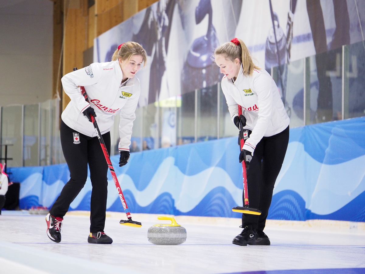 A gutsy win by Canada!

<a href="/teamtstevens/">Team Stevens / Deschenes (NS)</a> scored a four-ender to get the win against Hungary in the quarterfinals at #WJBCC2022! Onto the semifinals.

Read more here ➡️curling.ca/blog/2022/12/1…

📸: WCF/Hellen Koskinen