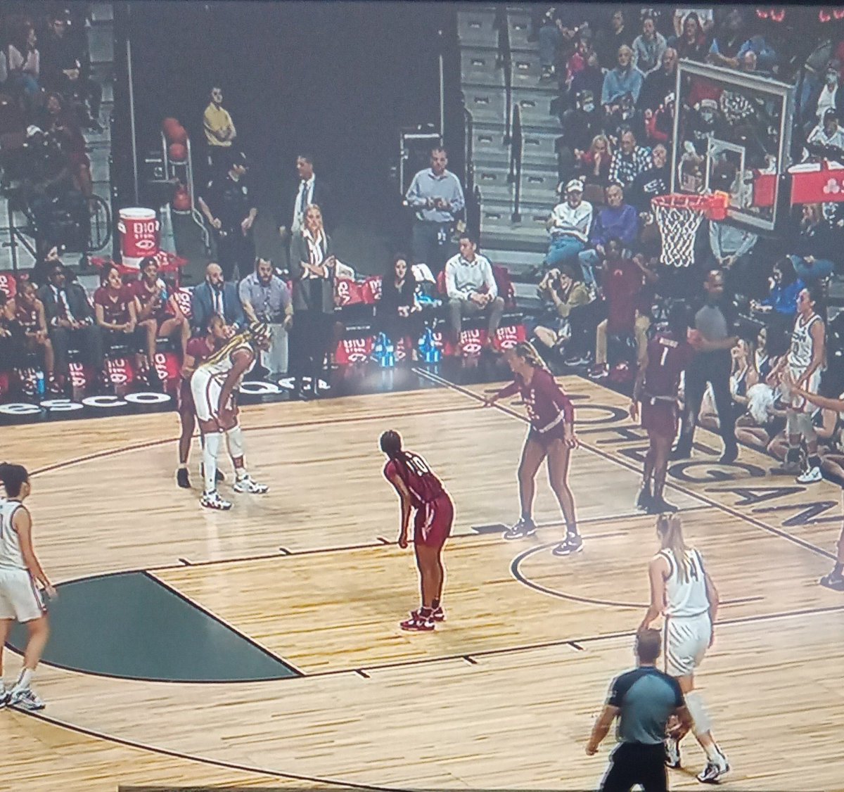 #NCAAWBB

Florida State 
Vs 
UConn 

Basketball Hall of Fame Women's Showcase
#InvescoQQQ