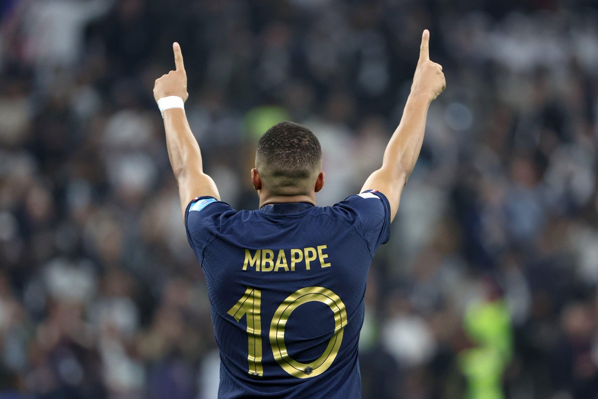 Squawka's tweet photo. Kylian Mbappé's World Cup career by numbers so far:

◉ 14 games
◉ 12 goals
◉ 2 assists
◉ 1x Golden Boot
◉ 1x trophy

And he's scored more goals in the Final than any other player in the tournament's history.

#FIFAWorldCup https://t.co/UnHLUHnyAy