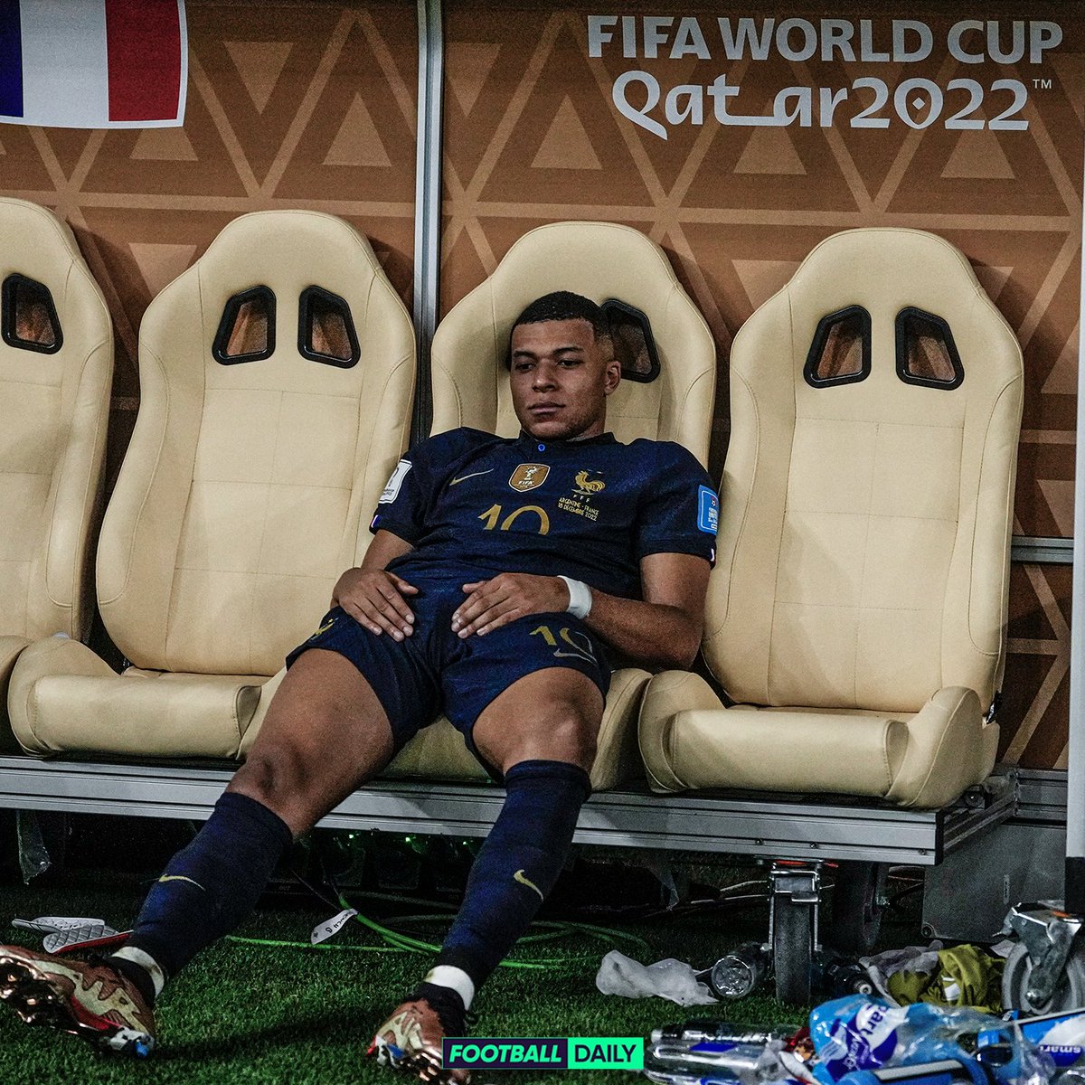 footballdaily's tweet photo. Imagine scoring a hat-trick in a World Cup final and not winning... 😓🇫🇷

#FIFAWorldCup #ARGFRA https://t.co/Ac1N6UoXWV