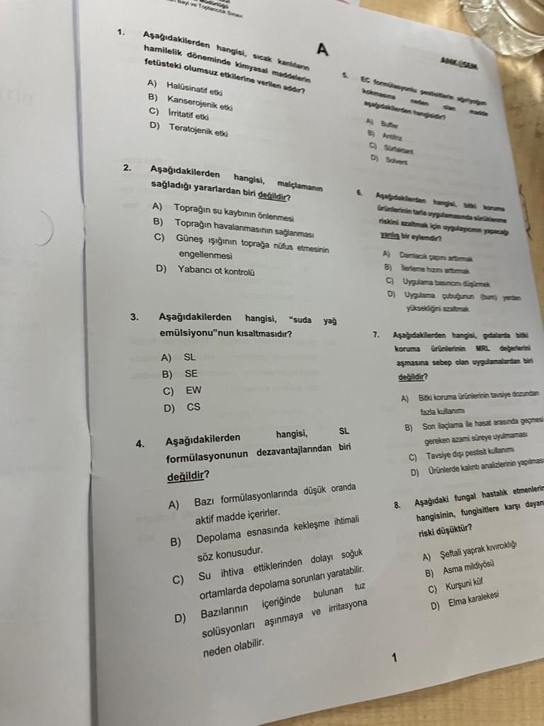 sahinlerdenozge's tweet photo. Bir sınav yapıldı adı bitki koruma ürünleri bayilik sınavı tamamen sahtekarlık tamamen para tuzağı !!!
Üzerimiz aranarak girdiğimiz sınavdan fotoğraflar daha ben sınavdan çıkmadan whatsap çalışma grubuna düşmüştü bile hayallerimizle oynamayı!! https://t.co/2UWCy2uVA0