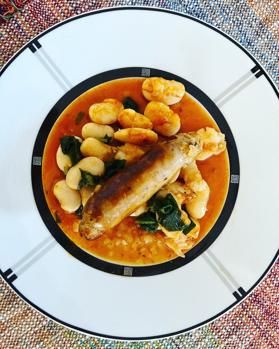 UrbanMerchants's tweet photo. Toulouse sausage, giant butter beans, saffron, smoked paprika. #toulousesausage #butterbeans #saffron #smokedpaprika #heartymeal #winterdinner #foodporn #homecooking #getinvolved #instachef #urbanfoodie #urbanmerchants #shoponline https://t.co/FvKTtlI99f