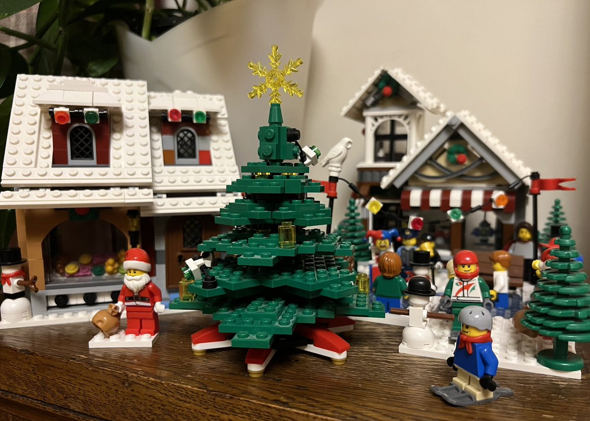 sarahcrabtreee's tweet photo. Finally got the tree up 
#legogeek https://t.co/q3RNqUy2Iz