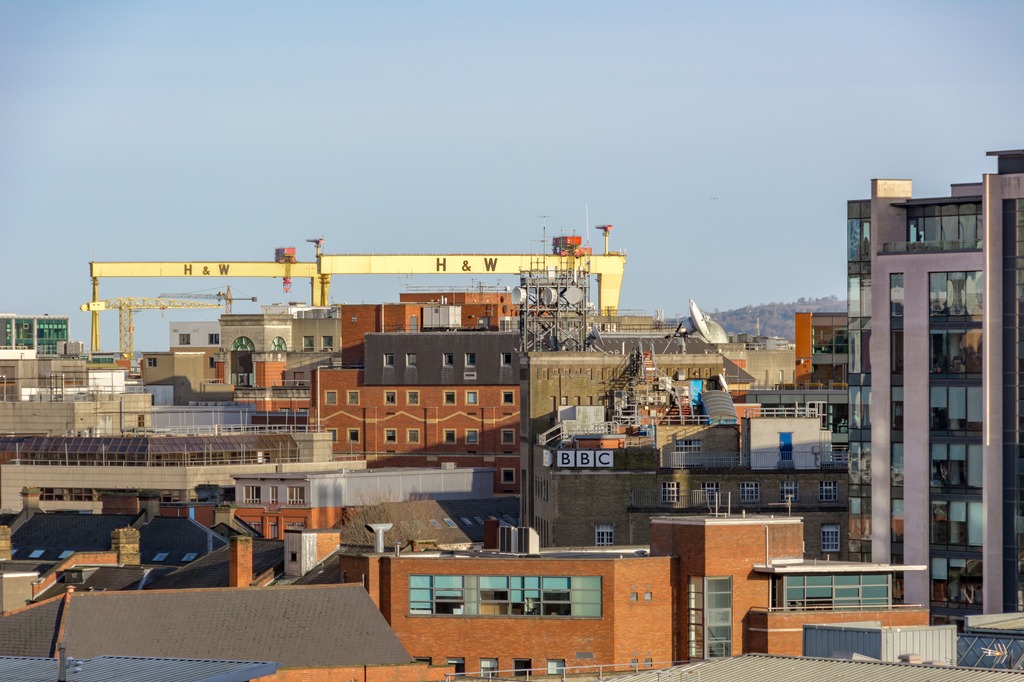 The view from this 9th floor apartment is 🤩

✅Sleeps 6
✅Secure car parking
✅Balcony
✅Free Netflix
✅High Speed WiFi
✅Chalkboard Wall
✅Located just off Gt Victoria Street

See the rest of the photos and our rates here bit.ly/3l9nZfi