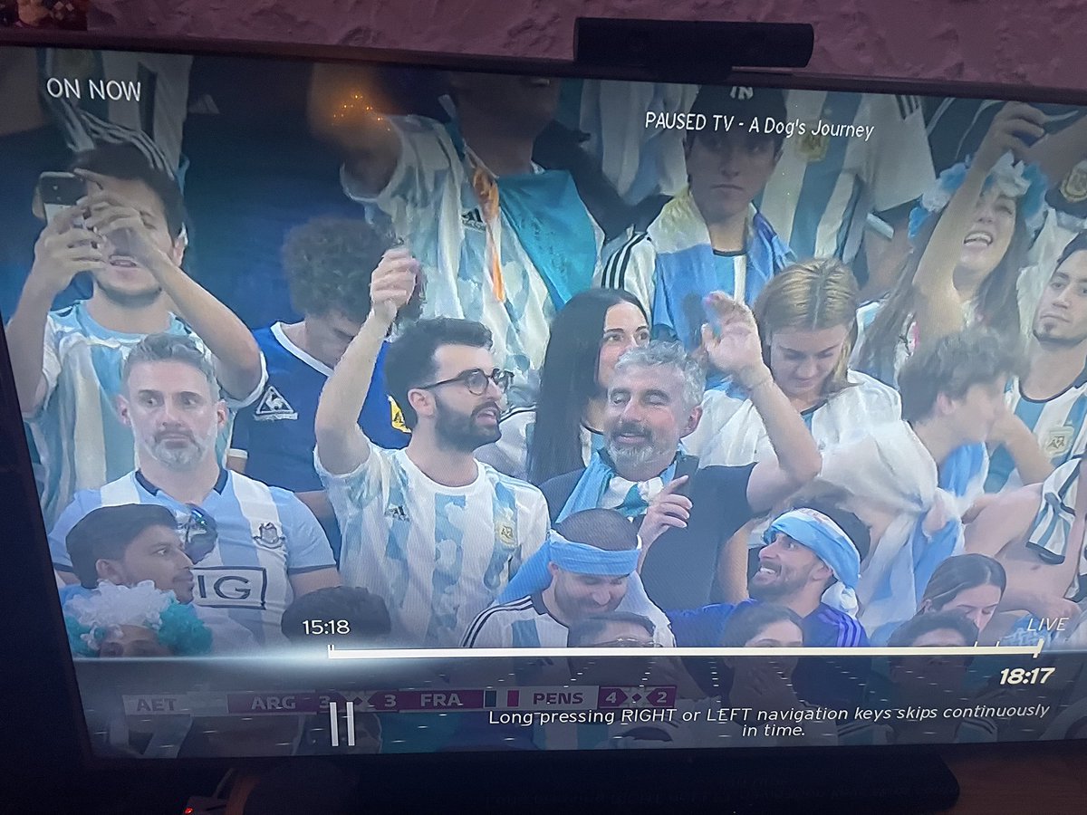 poache's tweet photo. #spottheimposter #upthedubs https://t.co/wbsTWdLvsF