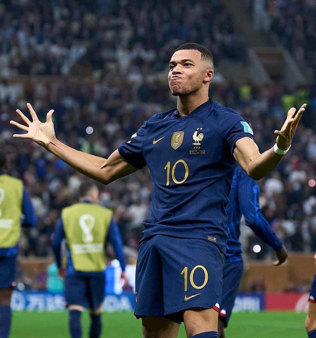 ဒီပွဲမှာ တကယ်နိုင်သွားတာက သူပါ
ေထာင်မတ်လို့😁😁