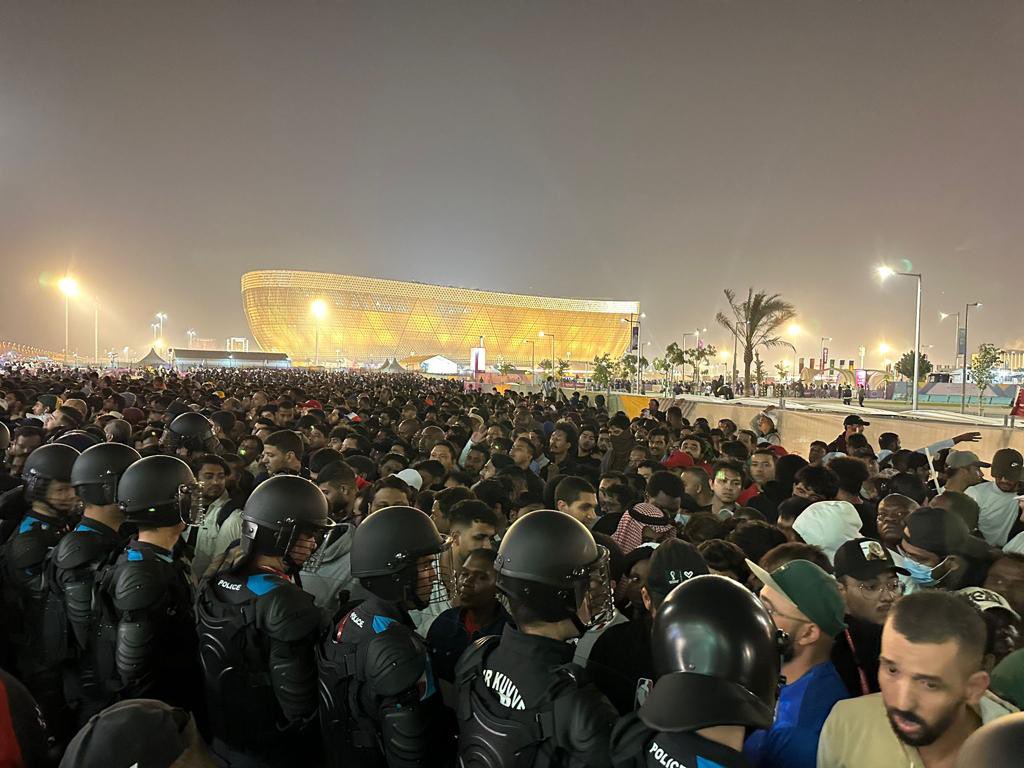 EmniyetGM's tweet photo. Büyük heyecana sahne olan Dünya Kupası final maçının oynandığı Lusail Stadyumu'nun dış güvenliği, Polislerimizce sağlandı... 

Tebrikler Arjantin👏

📍Katar

#FIFAWorldCup https://t.co/2NO4Zj9l46
