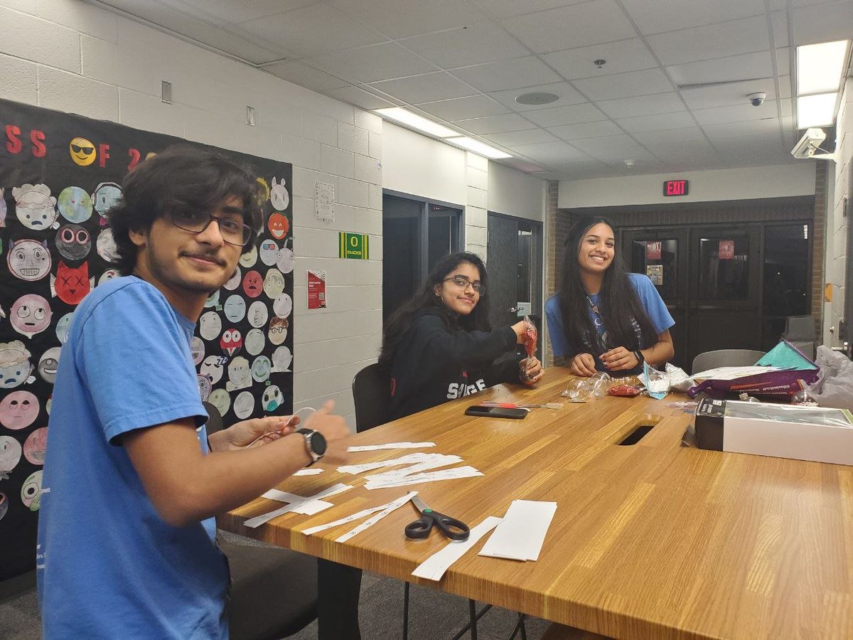 As we wrap up for the holidays, students learned math through ornament making, dance, and riddles! Happy Holidays! #HolidayMath