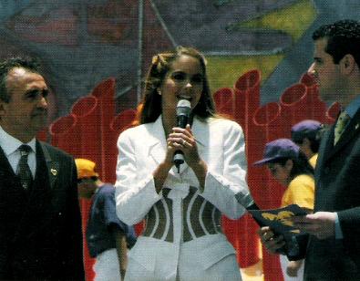 love_hogaza's tweet photo. @LuceroMexico @DonFranciscoTV Que bonitos recuerdos de la inauguración del primer Crit, AMO TU PEINADO. 👸🏼💜
#25AñosTeleton #LuceroConTeleton https://t.co/Tbb1sSeu7y