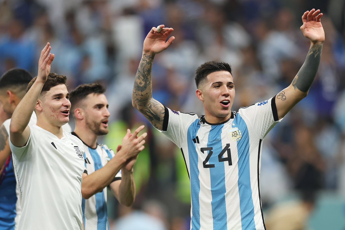 FabrizioRomano's tweet photo. World Cup’s Best Youngster Award: Enzo Fernández ⭐️ #Qatar2022 https://t.co/S4tRLKjEif
