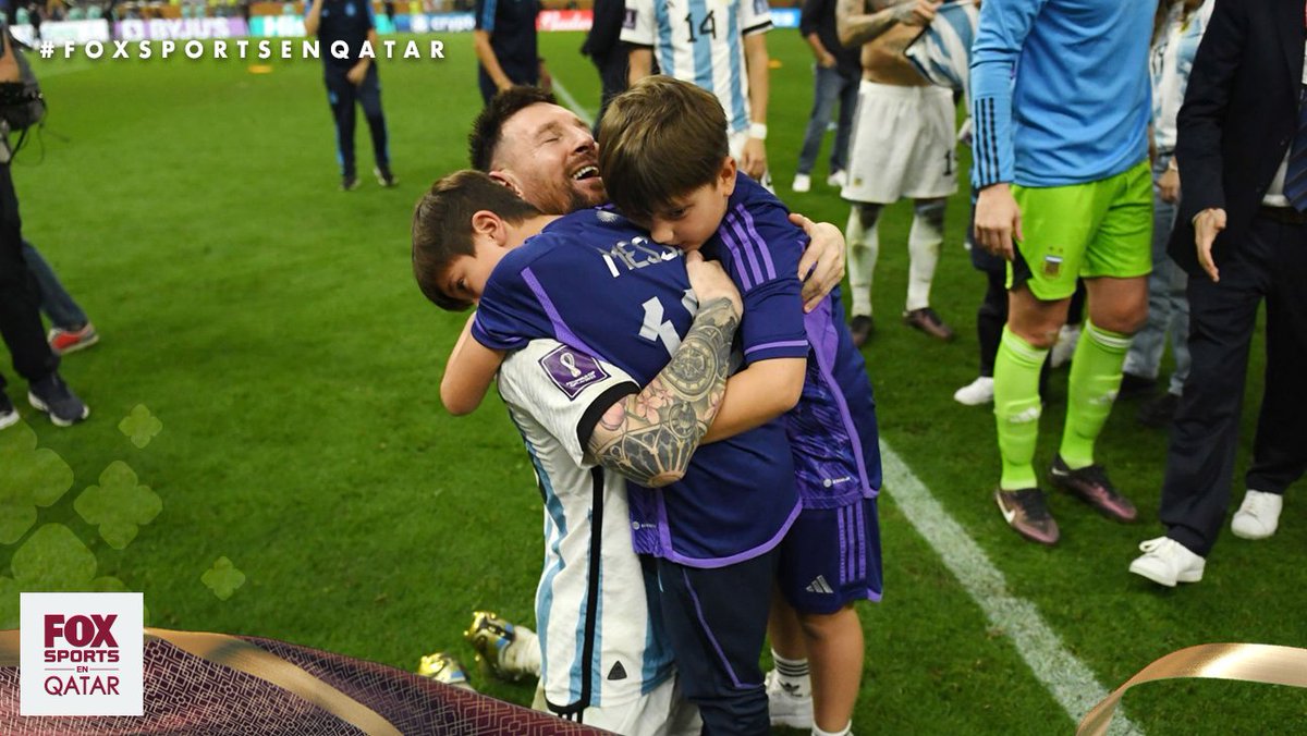 FOXSportsMX's tweet photo. 🥹 ¡LA FOTO LO DICE TODO!

Los hijos de Messi también sabían lo que esto significaba... EL FESTEJO MÁS IMPORTANTE 💙🏆

#FOXSportsEnQatar https://t.co/yLPdPbWDGg