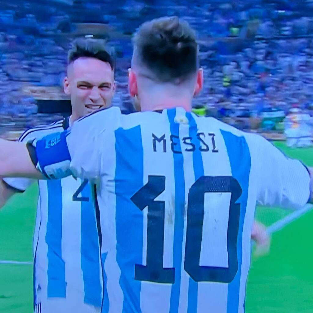 rand0_3's tweet photo. No words. Just the best #argentina🇦🇷 🇪🇸🫶🏻🇦🇷 https://t.co/yHac11DECA https://t.co/jgv0ti6kRz