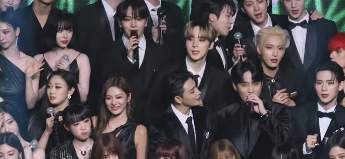 rubyzzzz8's tweet photo. When talent hears talent #aespateez https://t.co/LoCscE4SoF