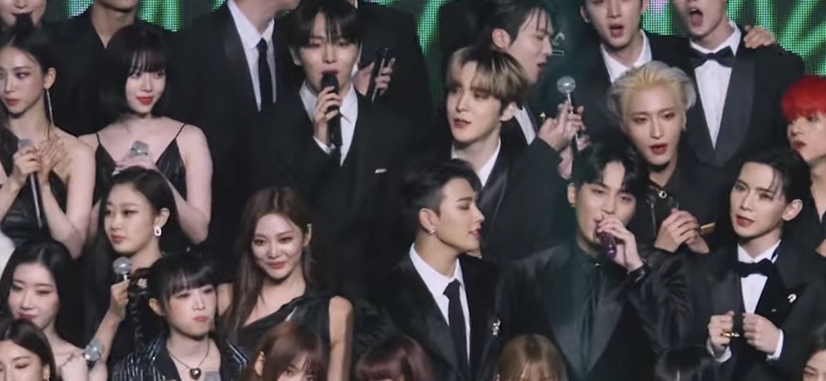 rubyzzzz8's tweet photo. When talent hears talent #aespateez https://t.co/LoCscE4SoF
