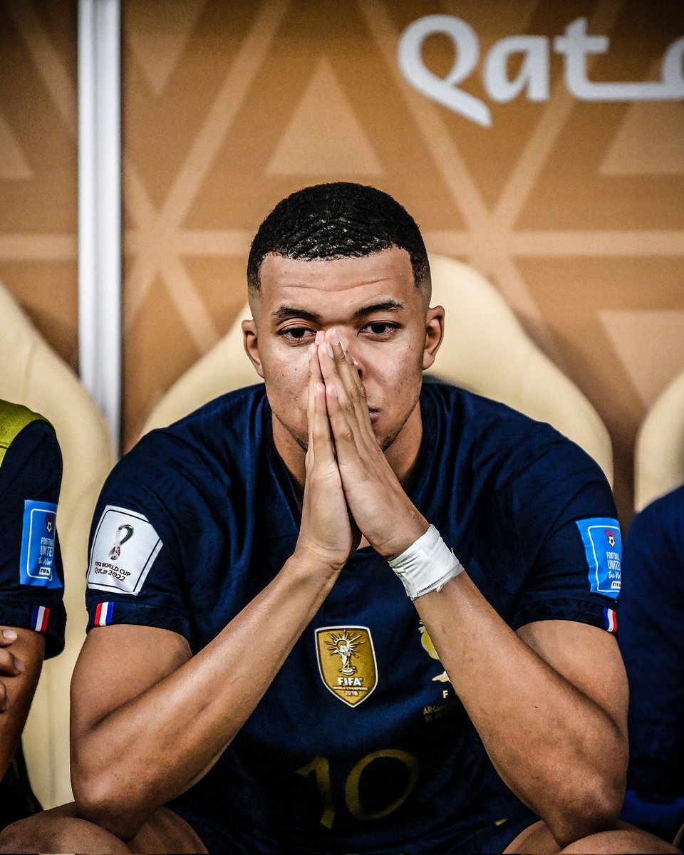 Losing after scoring a hat-trick in World Cup final must be heart piercing. Massive respect Mbappé. 🫡