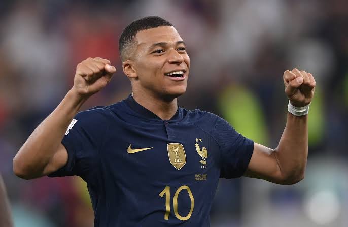 Simone__07's tweet image. Mbappé is new crush ✨