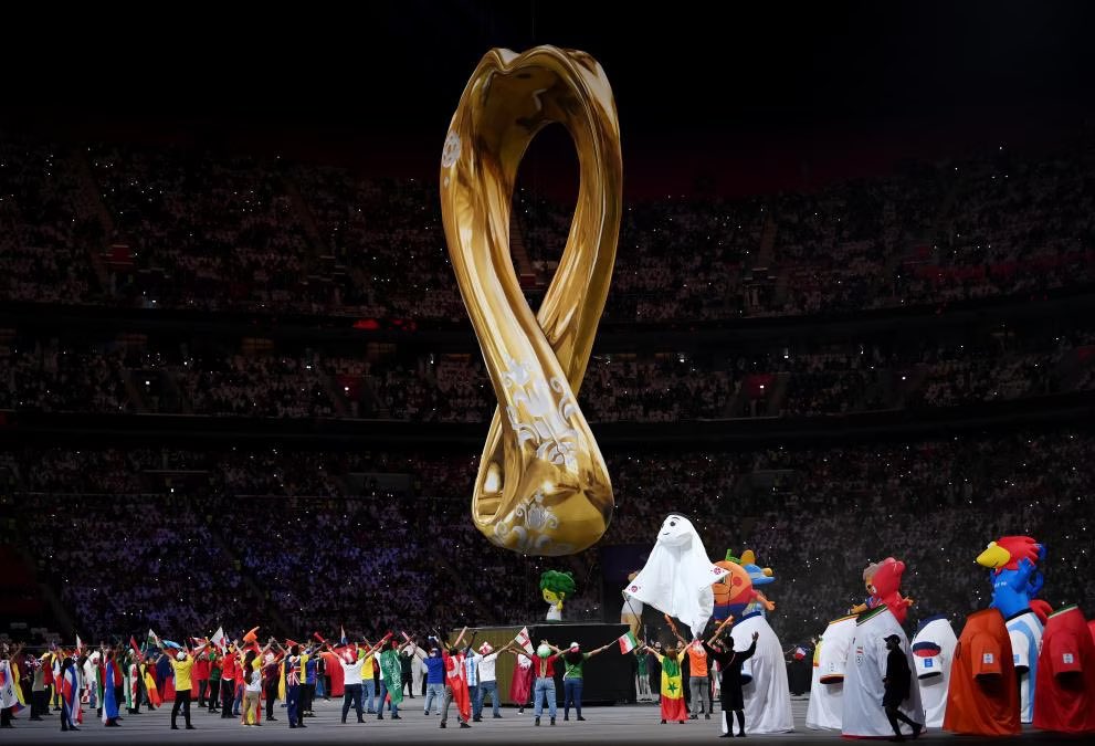 ألف مبروك للشقيقة #قطر على حسن الاستضافة والتنظيم المشرف 

عملت بصمت لسنوات فنطق الحدث عنك وقال الكثير.. 

مونديال تاريخي واستثنائي .. جمع الشرق والغرب على مدار شهر من المتعة من البهجة ومن الجنون🤍

سلمت أيادٍ بَنت فأبهرت 🇶🇦