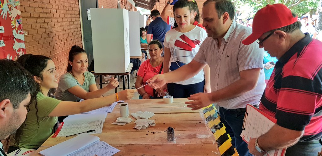 MarioSenadorPY's tweet photo. Con la esperanza de seguir trabajando por el Paraguay, depositamos nuestra convicción republicana con mucha fuerza democrática. Celebramos la jornada cívica colorada, depositando mi voto en la ciudad de Coronel Oviedo. Salgamos a votar! 🚩🇵🇾 https://t.co/qnqBOcoQBz