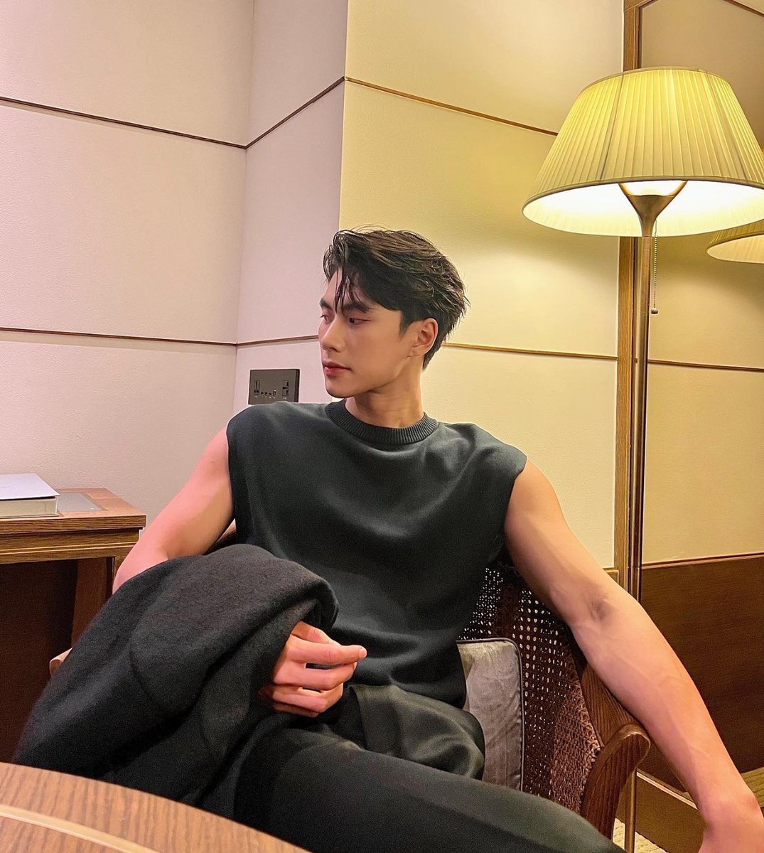 heartyan_colour's tweet photo. 我可以解释，那个爱哭的伤心小狗不是我daddy，图片上这个才是，嗯。 https://t.co/re3wKscuaG