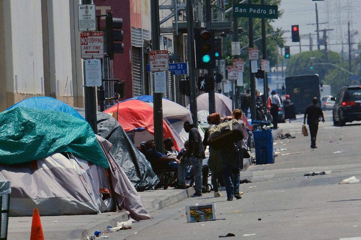 mustafa_guldag's tweet photo. Los Angeles'ta OHAL ilan edildi.
ABD'nin en büyük ikinci şehri olan Los Angeles'ta evsizlik krizinin büyümesiyle olağanüstü hal ilan edildi.
Sadece evsizlik sorunu sebebiyle her gün 5 insan ölüyor. Sorun çözülemiyor. Binlerce insan ev olmadığı için sokakta. https://t.co/b6mcZ0Cg5F