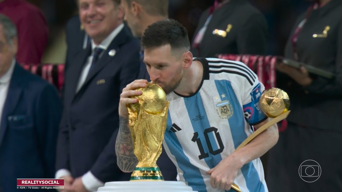 MurtadhaMousa's tweet photo. الذهب للذهب
بطل العالم
أفضل لاعب في المونديال
#Messi #FIFAWorldCup https://t.co/weteA9hPXi