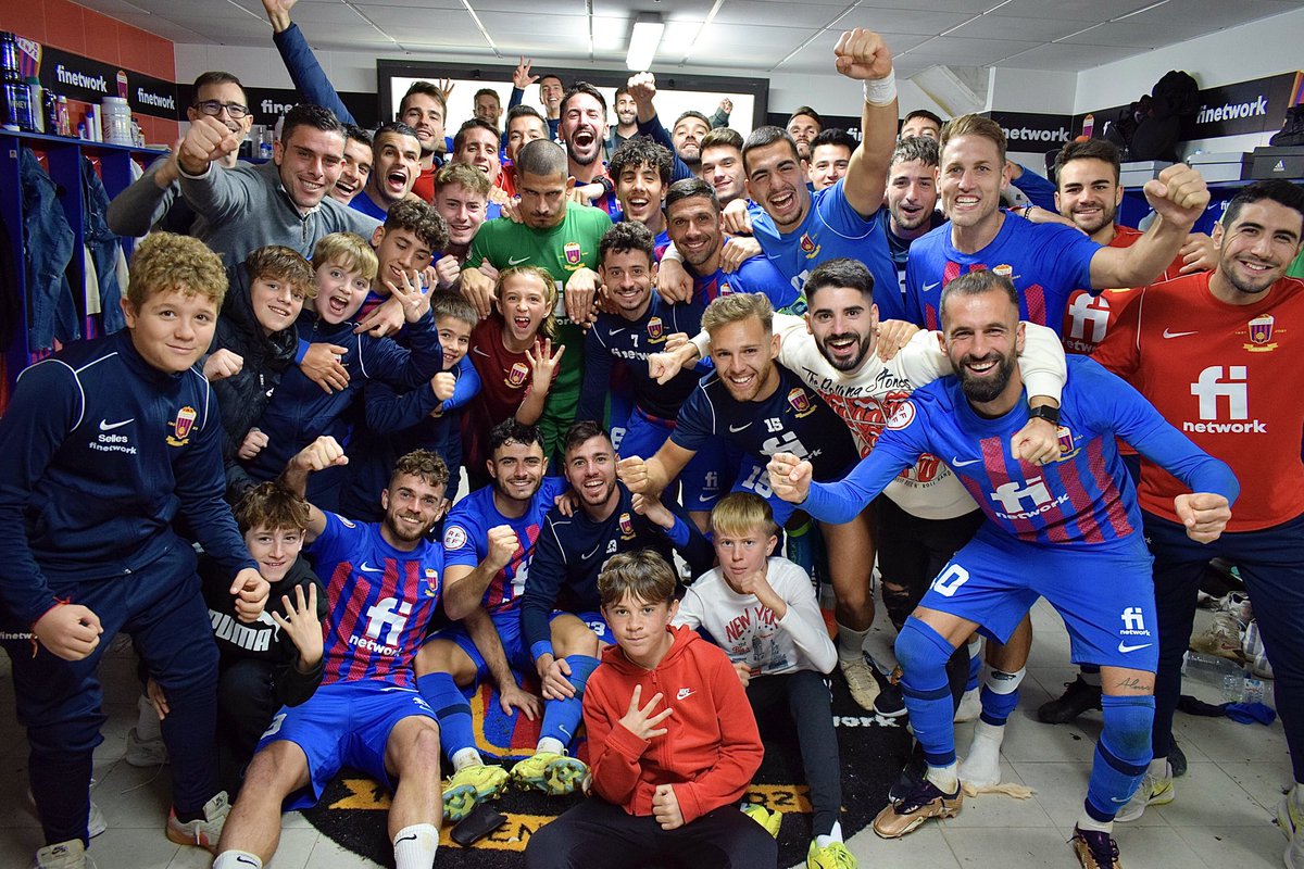CD_Eldense's tweet photo. 🐦 ¿Eso es un pájaro?

✈️ ¿Es un avión?

🚨 ¡𝐍𝐎𝐎𝐎𝐎! 🚨

🚀 ES EL NUEVO LÍDER DE PRIMERA FEDERACIÓN 🚀

🙌 𝗘𝗤𝗨𝗜𝗣𝗢 ➕ 𝗔𝗙𝗜𝗖𝗜𝗢́𝗡 🟰 💙❤️ https://t.co/MTy5EXWGiE