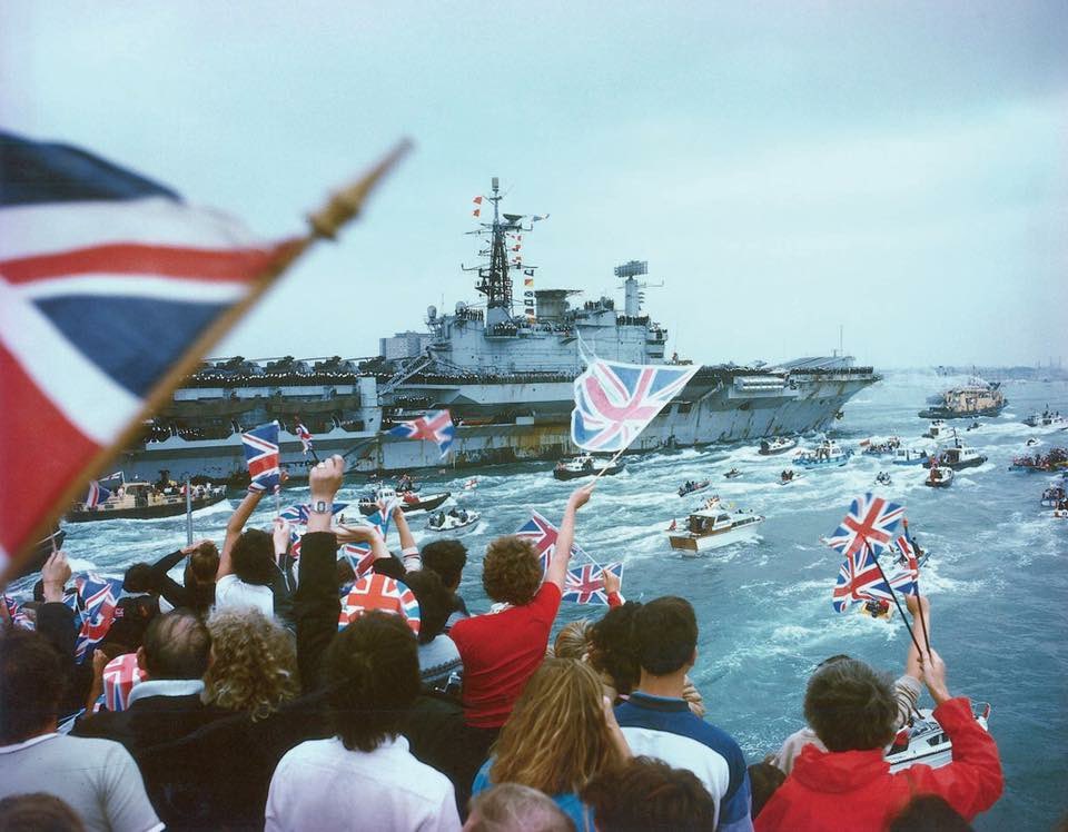 AncreSommeScot's tweet photo. The Falklands War 255 British personnel lost their lives defending the Falklands, 86 Royal Navy, 124 Army, 27 Royal Marines, six Merchant Navy, four Royal Fleet Auxiliary and 8 Hong Kong sailors. #Falklands #Argentina #LestWeForget https://t.co/xiRzU5lPV0