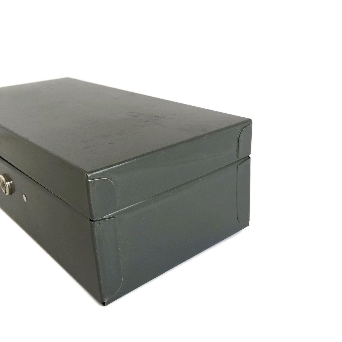 Small Metal Storage Box, Industrial Mens Jewelry Box, Steampunk Decor, Metal Desk Storage, Urban Loft Decor, Metal Case, Rustic Keepsake Box #etsy #etsysellsvintage
➤ etsy.me/3htegTW