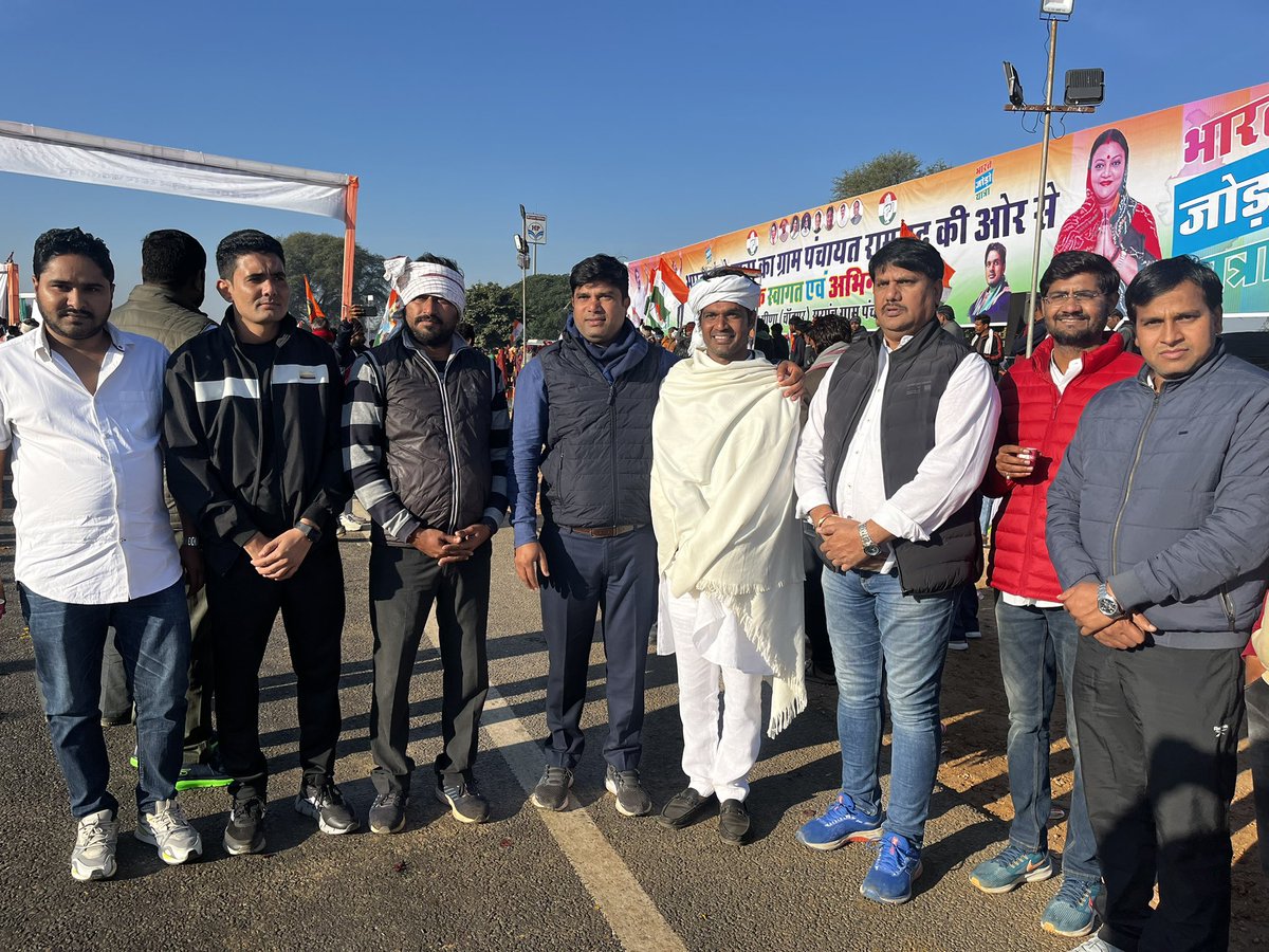 DeshrajMeenaIN's tweet photo. हर नई सुबह उसी जोश और जज़्बे के साथ यह ऐतिहासिक सफ़र जारी है... #BharatJodoYatra https://t.co/PzGHltdWjB