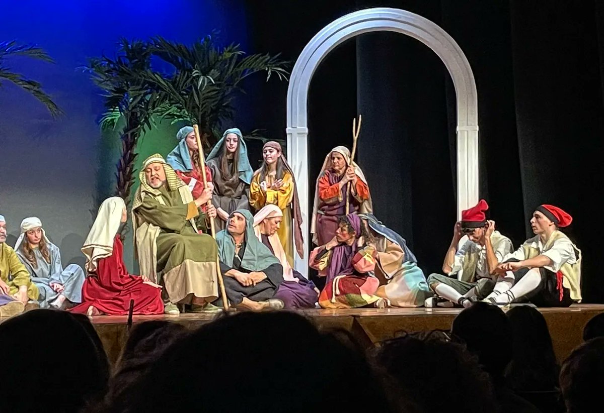‼️ESTRENATS‼️ Els PASTORETS DEL CASAL DE SANT PERE ja han pujat el teló! 💫

Gràcies a totes les persones que ens vau acompanyar! 👏🏼

📢 AVUI HI TORNEM a les 18h! 🔔

🎟️ Entrades a la venda a salacrespi.com o des d'1h abans a taquilla! Us hi esperem 🙌🏼