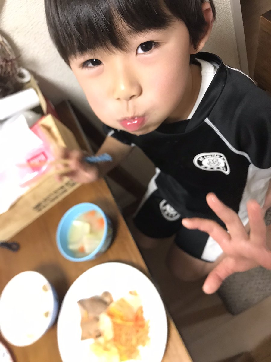 maimari0510's tweet photo. 長男6歳。お家を離れてサッカー合宿。初の土地、知らないお友達との共同生活、サッカーできる環境も全く違くて。帰ってきたらずっと楽しそうに話してくれてた。ほんとに良い経験だよなぁ。 https://t.co/2glVYj9TTK