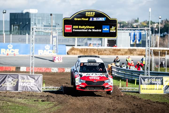 RaceSeven.com tweet media