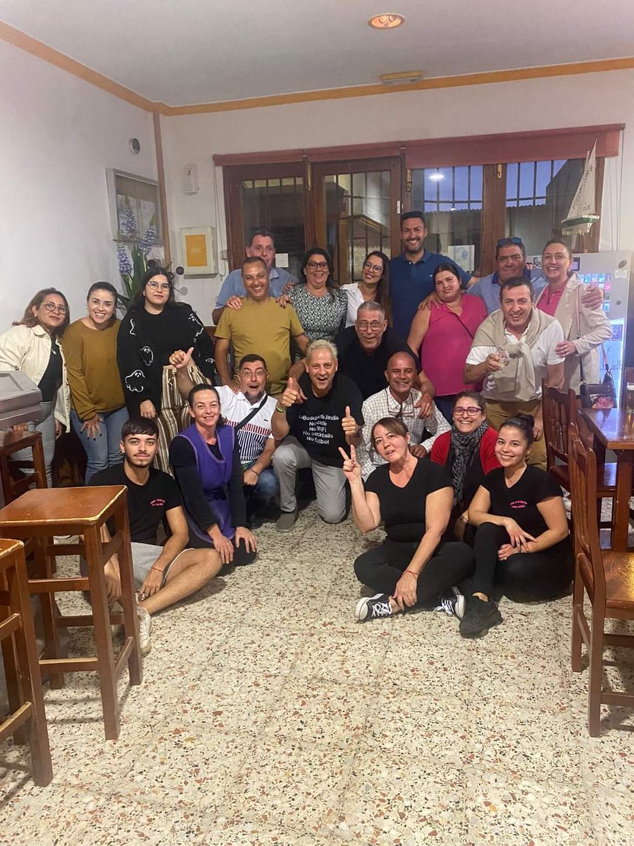 Ayer <a href="/ContigoFuertev1/">Contigo Fuerteventura</a> celebró el almuerzo de Navidad con muchos de los afiliados de Fuerteventura, muchos no pudieron asistir por diferentes motivos, pero estamos todos unidos por este gran partido.

Dar las gracias a Bar Cafetería Maxorata y su gente por el buen trato.