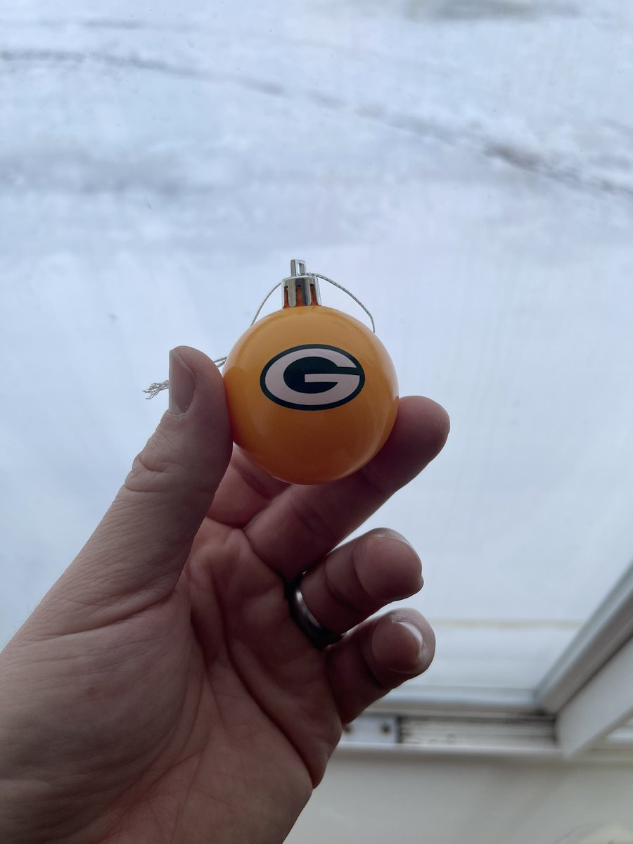 RossTuckerNFL's tweet photo. So my Uber driver in Green Bay gives all of her riders a Packers ornament and yeah these are pretty much the nicest people in the world. https://t.co/uGndVptjKz