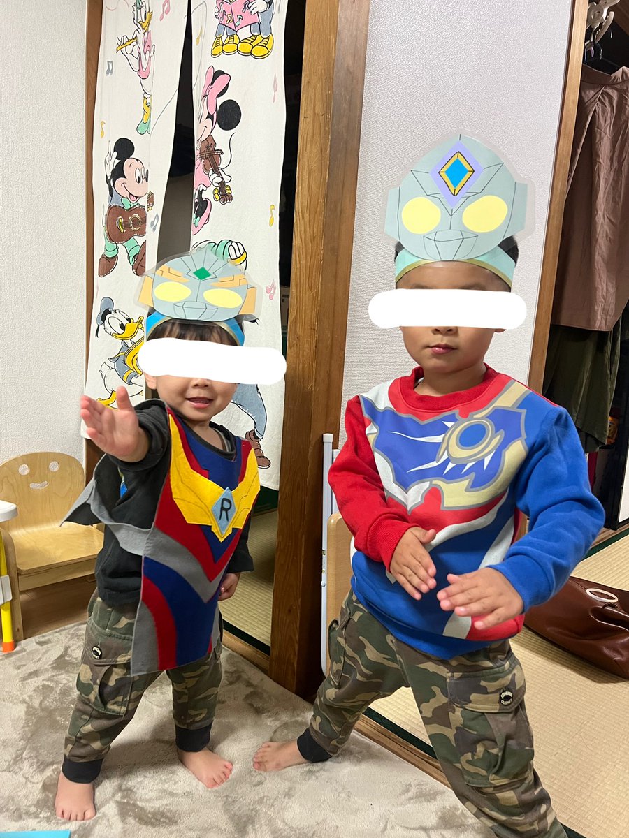 pmempmim's tweet photo. @ichibanKUJI #一番くじSHFiguartsウルトラマン

4歳と2歳の息子がウルトラマン大好きで毎日徒歩圏内のウルトラマンショップに行きたがるくらいです😁毎日仕事のため土曜日のウルトラマンのTVをすごい楽しみにしています！2歳の子の誕生日には服のサイズがない息子にフェルトでデッカーの衣装やお面を作りました！ https://t.co/F8RCiG8FM0