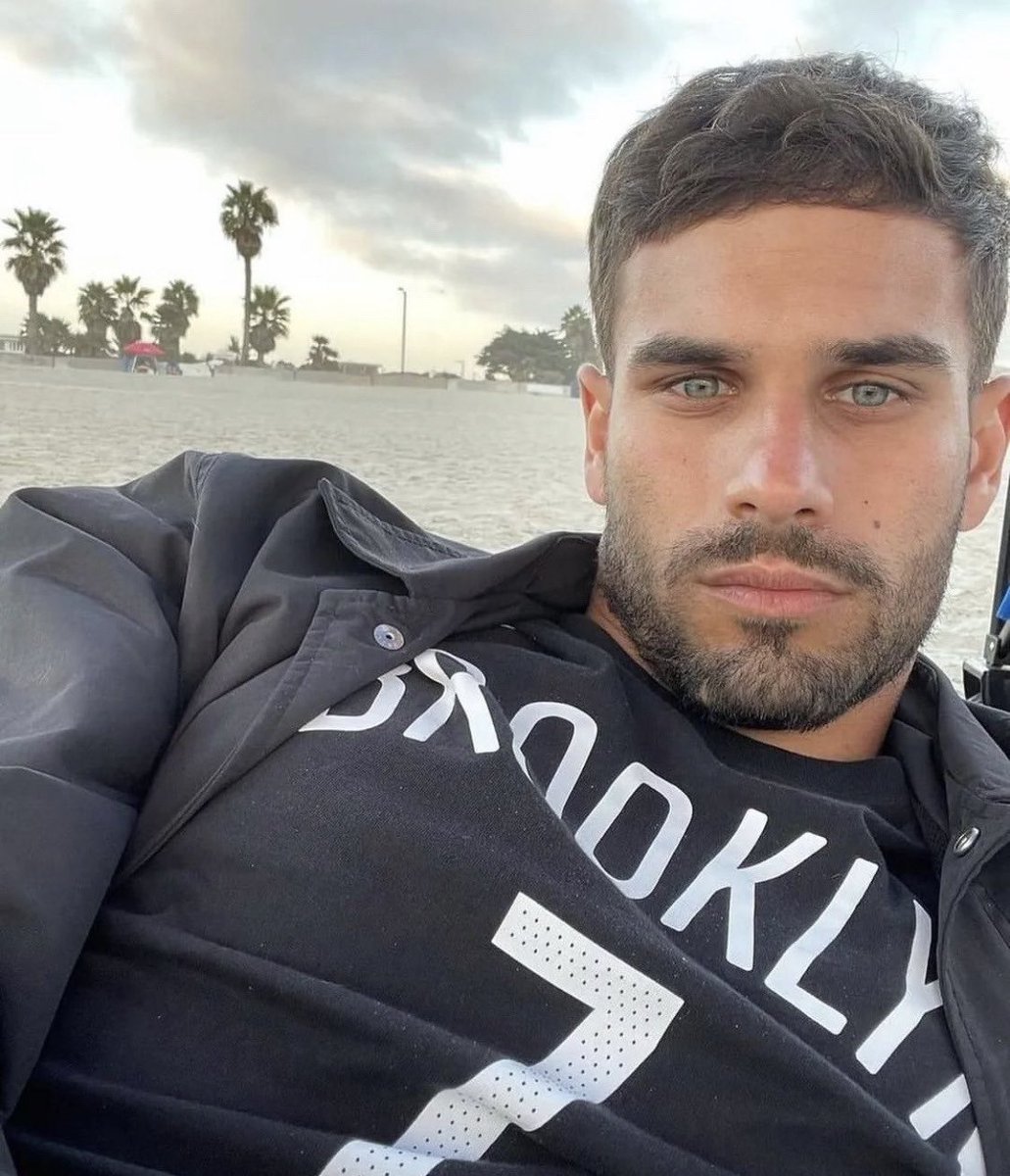 Hot Dudes Good Mood 🇺🇦 on Twitter: "RT @ItsToddW: Handsome!"