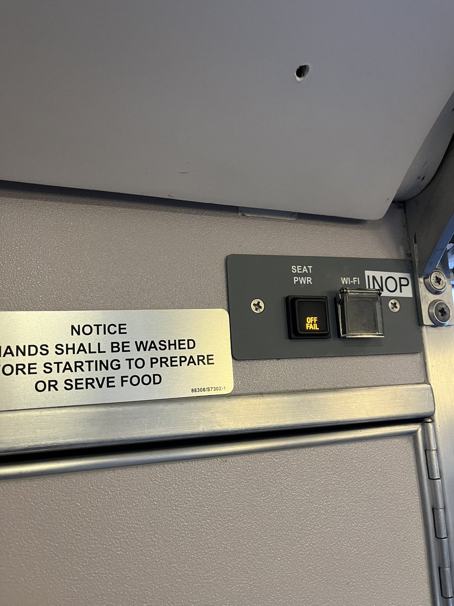 godiva3's tweet photo. @AmericanAir You selling a service that doesn’t exist. wifi is inoperable on this plane. 
#executiveplatinumfury https://t.co/MRQGUQncgS