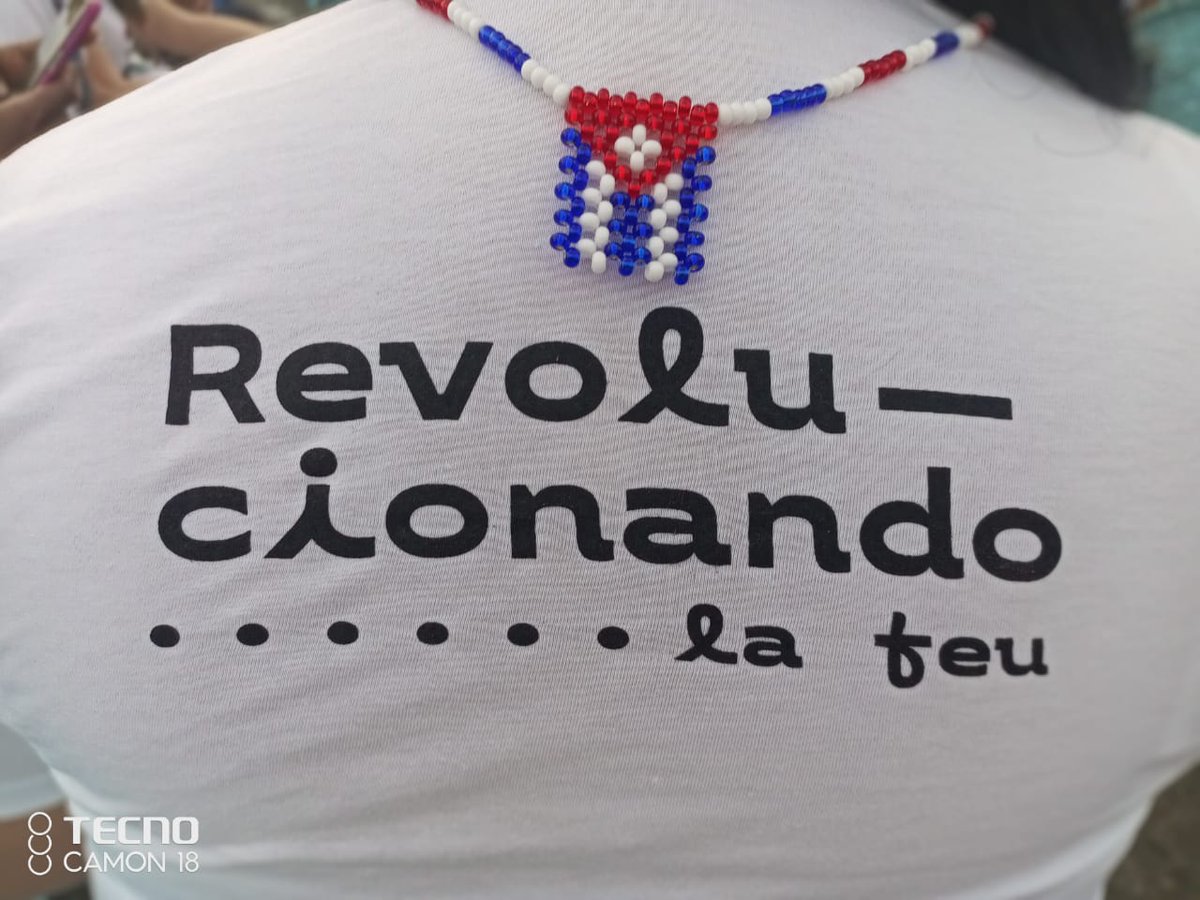 MiguelMC_01's tweet photo. Comienza en la capital de los cubanos, el acto de inicio del #XCongresoFEU donde la representación del estudiantado cubano esta #RevolucionandoLaFEU y construyendo nuestro futuro
#LatirAvileño https://t.co/GDRI4nHvzJ