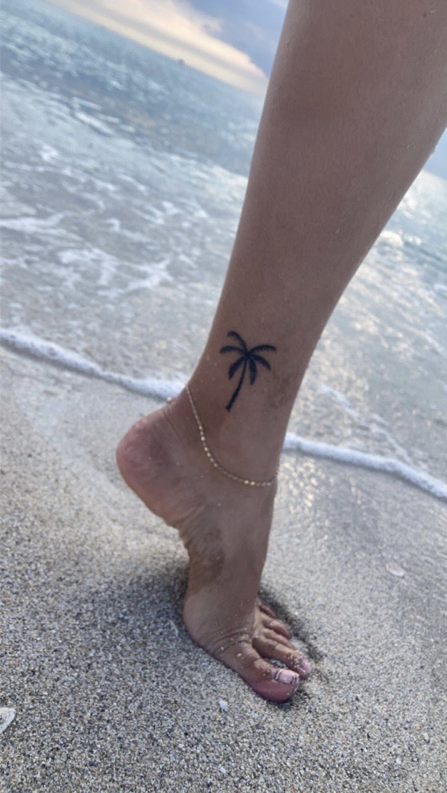 mistress_sadri's tweet photo. Stomped my feet in South Beach💓 https://t.co/vKw3dgwHgP