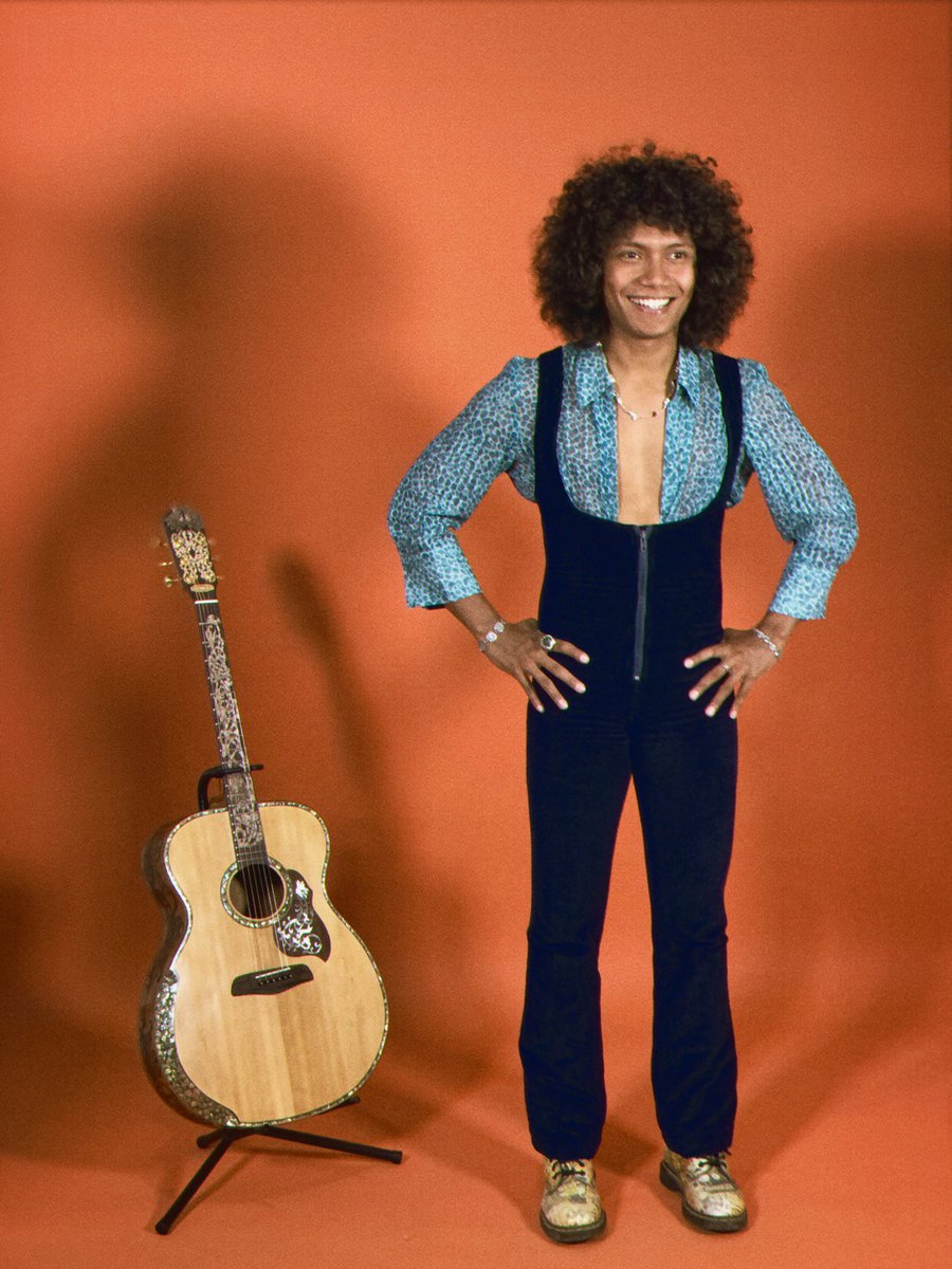 In the photo studio with Rico.. taking some pictures and… maybe something else ;) stay tuned to see what we are cooking

#esp #espvisuals #backstage #espmusic #espcontent #shooting #producingmusic #production #rockstar #singer #music #musician