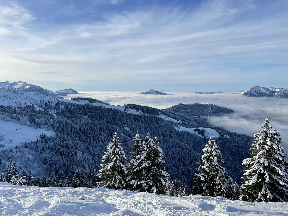 qtndvl's tweet photo. Ptit wkd en Haute Savoie, on va pas se mentir, l’internat à Lyon a du bon ! https://t.co/692G0kFyXe