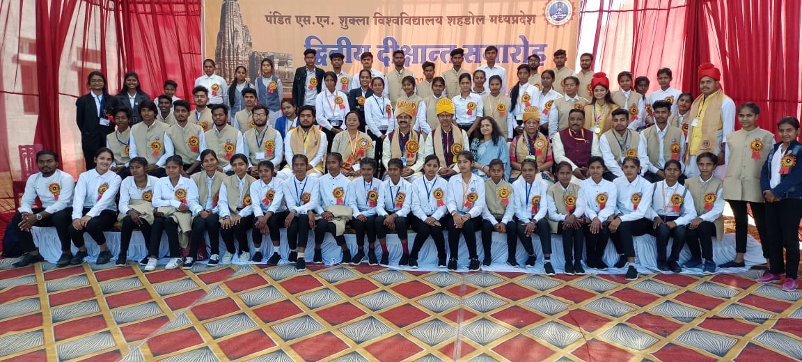 Suchita15375750's tweet photo. पंडित एस एन शुक्ला विश्वविद्यालय द्वारा द्वितीय दीक्षांत समारोह भव्यता एवं उच्चतम व्यवस्था के साथ संपन्न हुआ।
@CSNSSP0 
#ptsns
#nss https://t.co/tVf2OhPCu1